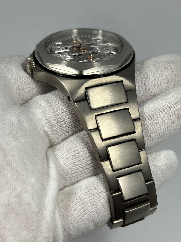 Laureato EVO3 Tourbillon Sous 3 Ponts Saphir