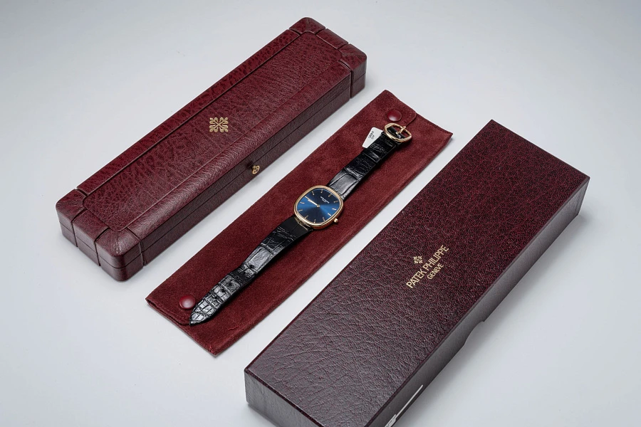 Ellipse Ref. 3738 in 18k Yellow Gold