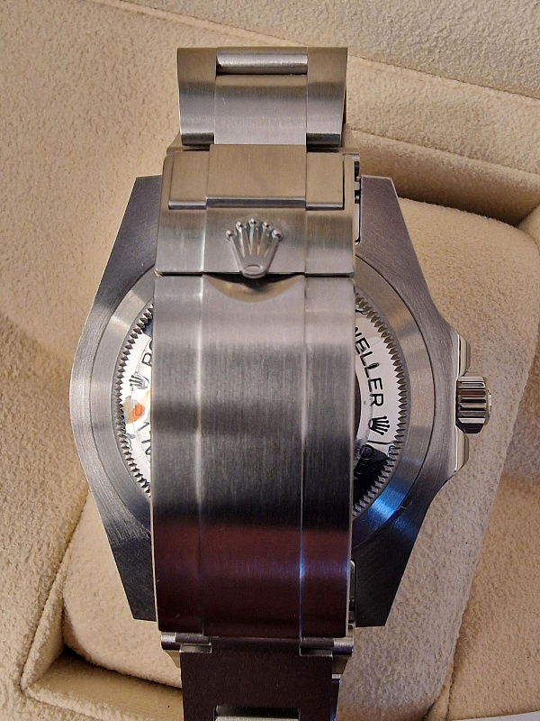 Sea-Dweller 4000ft 116600 Black Dial