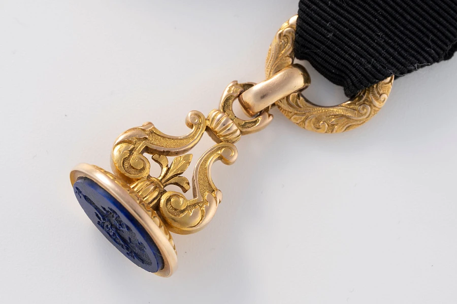 Pocket Watch in 18k Yellow Gold on Decorative Seal Pendant