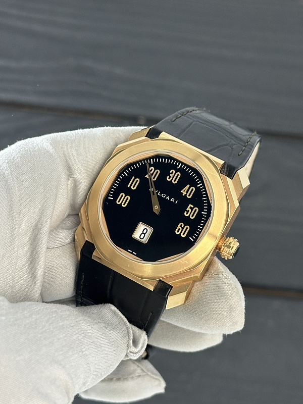 Octo Mono-Rétrograde Rose Gold