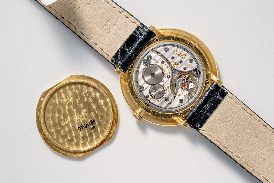 Diamond Bezel Ref. 9046 in 18k Yellow Gold