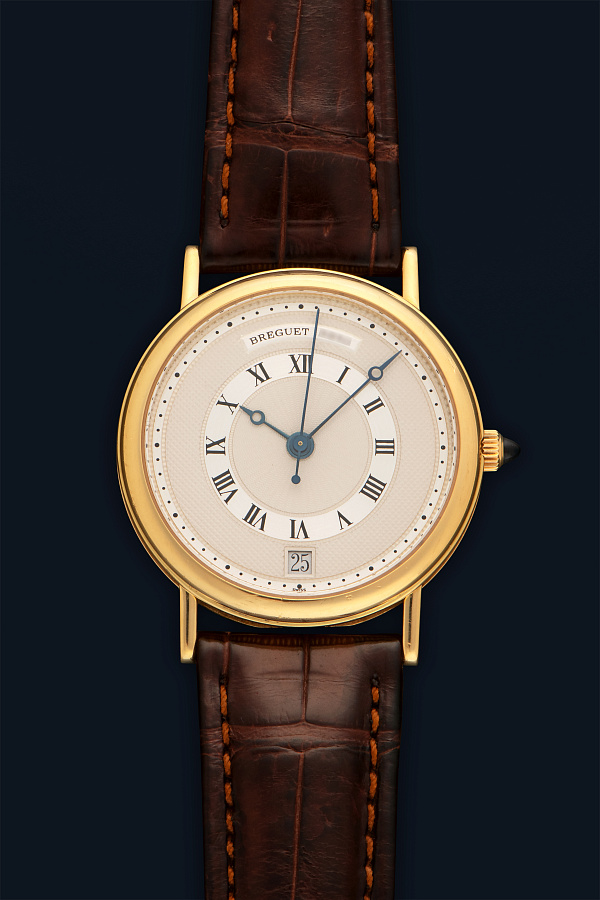 Classique 3320 in 18k Yellow Gold
