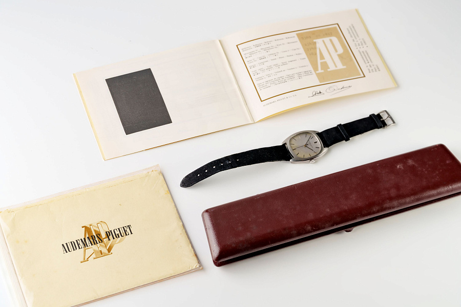 Cushion Case Ref. 5369 in Stainless Steel