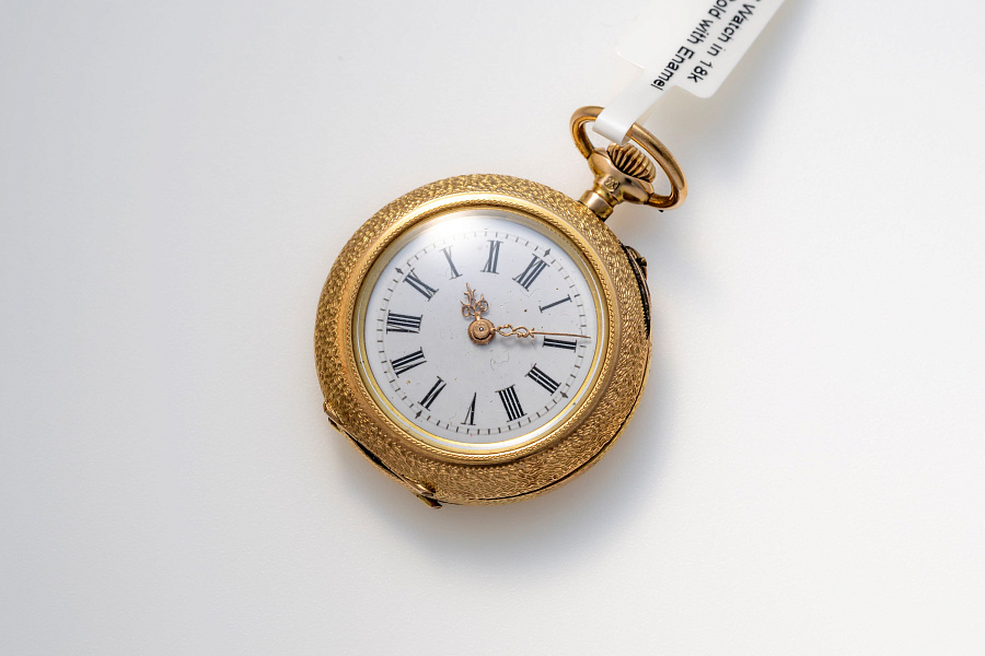 Pocket Watch in 18k Yellow Gold with Enamel Flowers