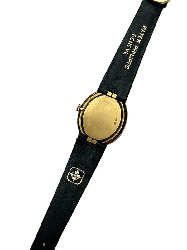 Golden Ellipse Oval 4225 in 18k Yellow Gold with Onyx Dial