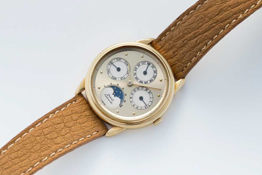 Automatic Triple Calendar Ref. 15958 in 18k Yellow Gold