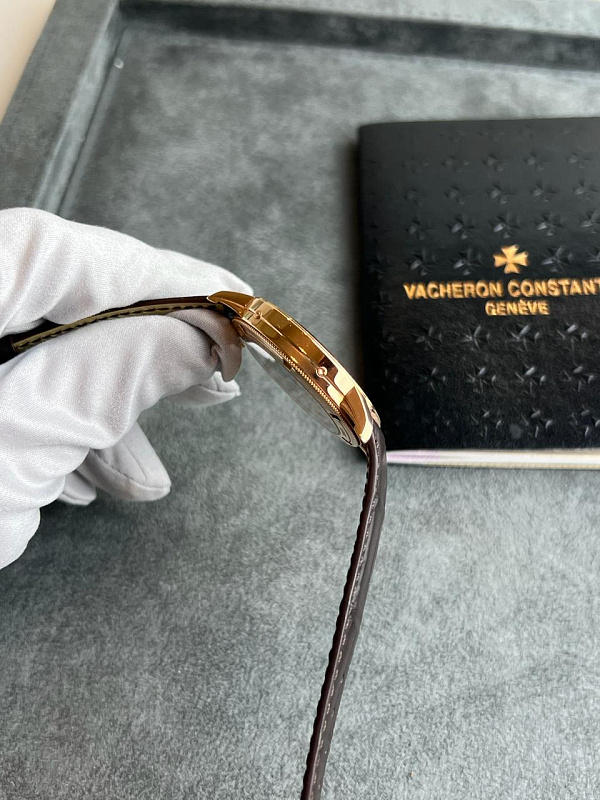 Traditionnelle Perpetual Calendar Openworked