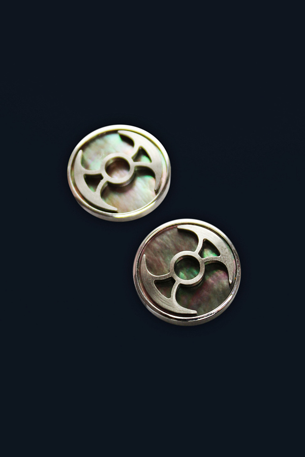 “Friends & Machines” Cufflinks in 18k White Gold 15.74 g