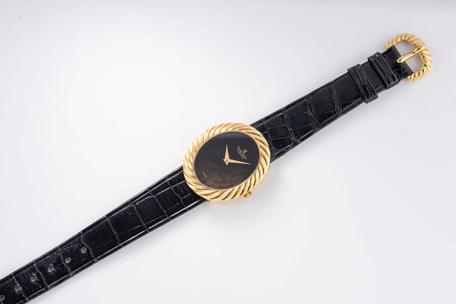 Rope Bezel Oval Dress Watch in 18k Yellow Gold