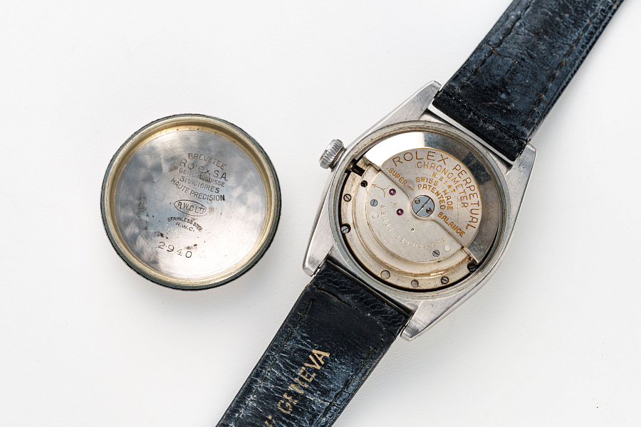 Bubble Back Ref. 2940 in Stainless Steel