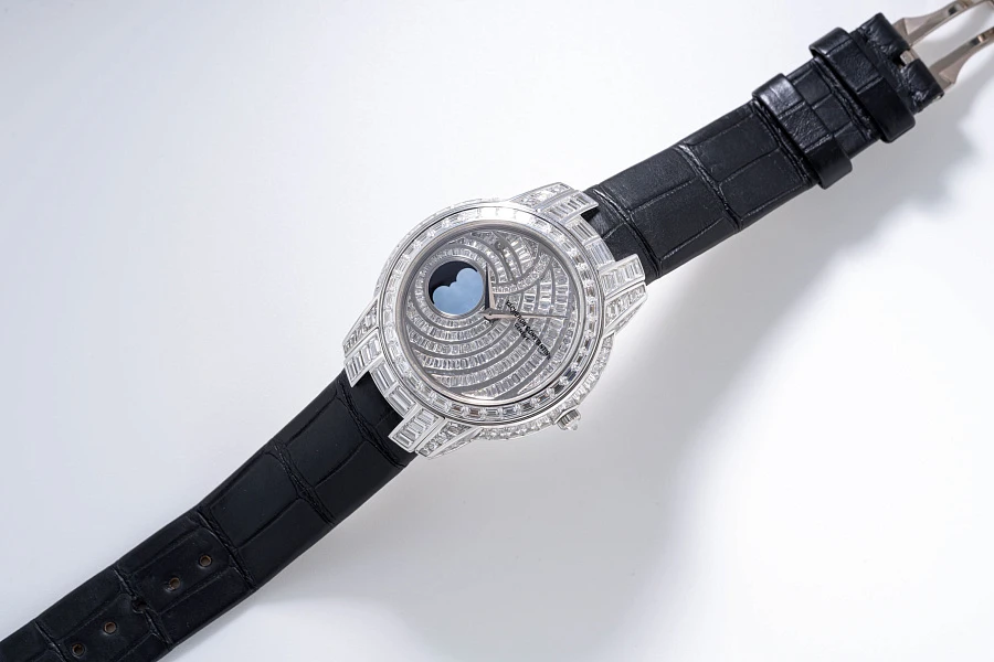 Kalla Lune Ref. 83630 in 18k White Gold with Pavé Baguette Diamonds