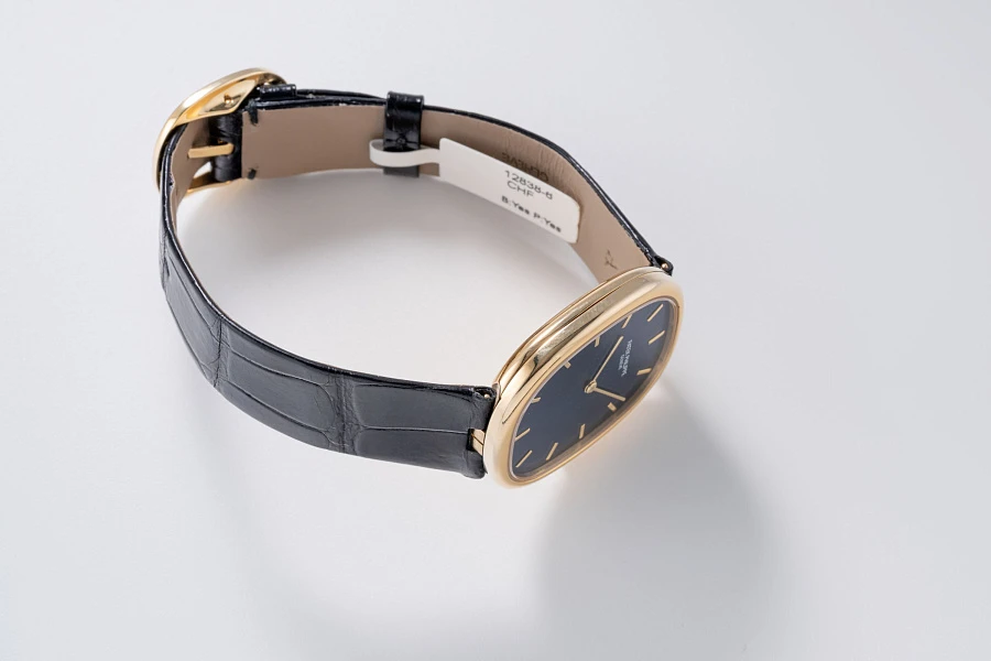 Ellipse Ref. 3738 in 18k Yellow Gold