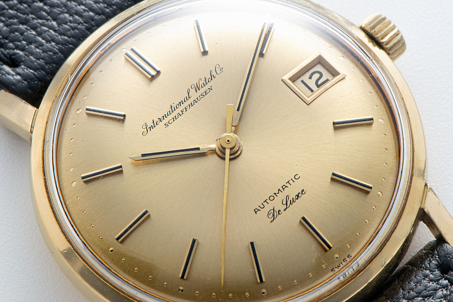 DeLuxe Automatic Ref. 807A in 18k Yellow Gold