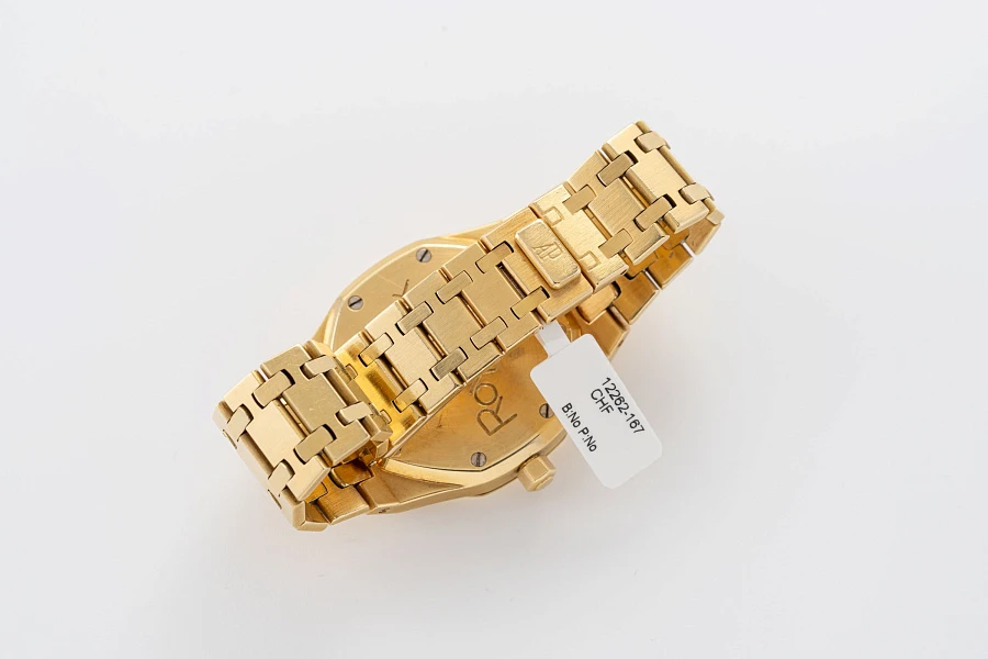 Royal Oak Day Date Ref. 25572BA in 18k Yellow Gold
