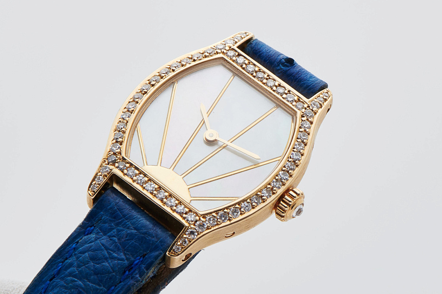 Mini Tortue with Mother of Pearl 'Sunrise Dial' in 18k Yellow Gold