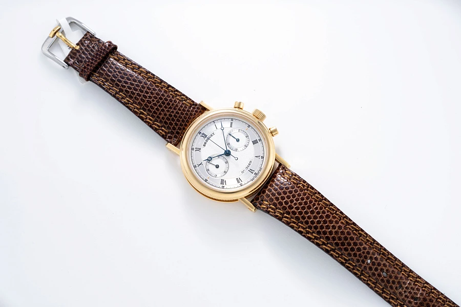 Classique Chronograph Ref. 5237 in 18k Yellow Gold