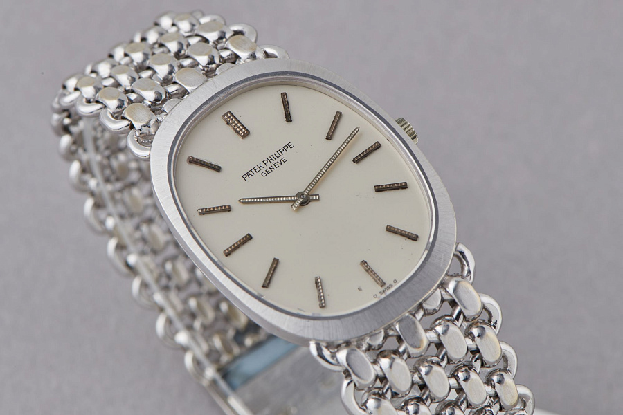 Ellipse in 18k White Gold