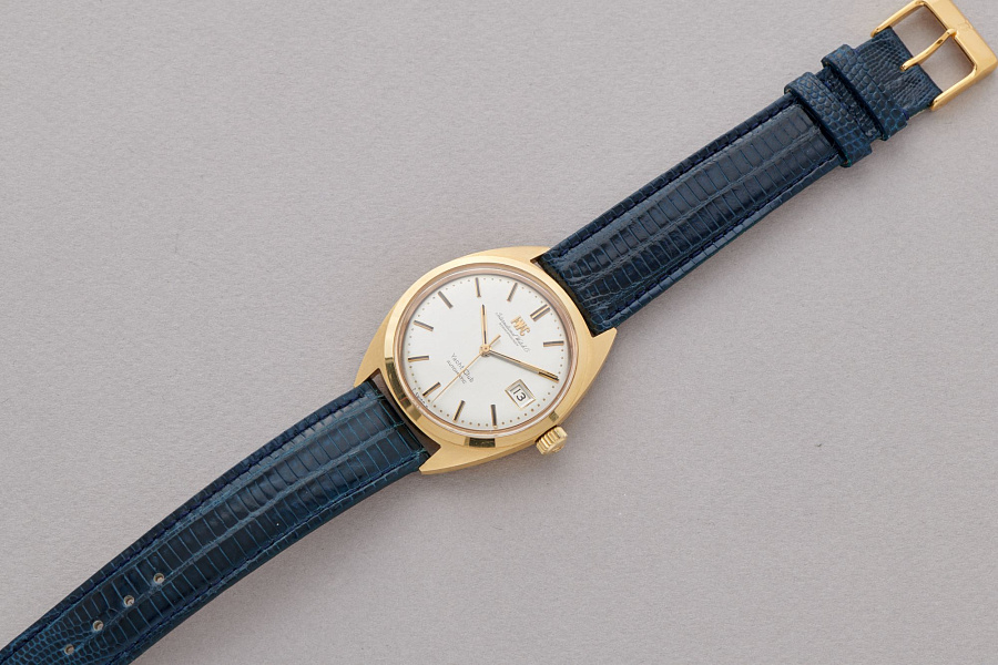 Yacht Club Automatic 18K yellow gold