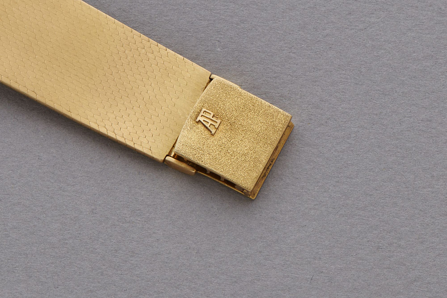 Dress Watch in 18k Yellow Gold