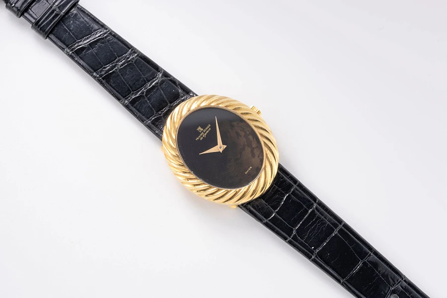 Rope Bezel Oval Dress Watch in 18k Yellow Gold