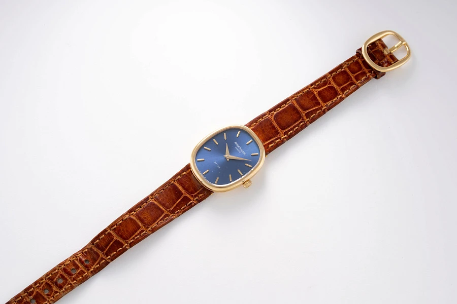 Ellipse Ref. 4226 in 18k Yellow Gold