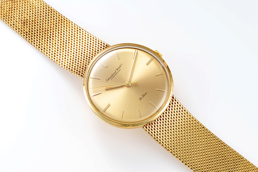 De Luxe Ref. 1210 in 18k Yellow Gold
