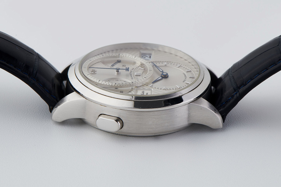 Panodate Ref 95-01-03-03-04 in Platinum