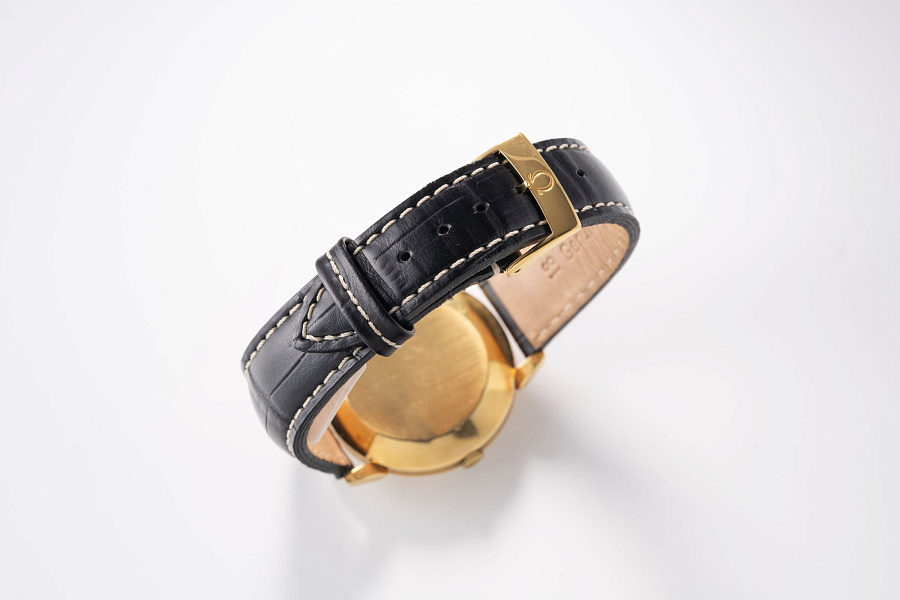 Bumper Automatic Dress Watch Ref. 2710 in 18k Yellow Gold
