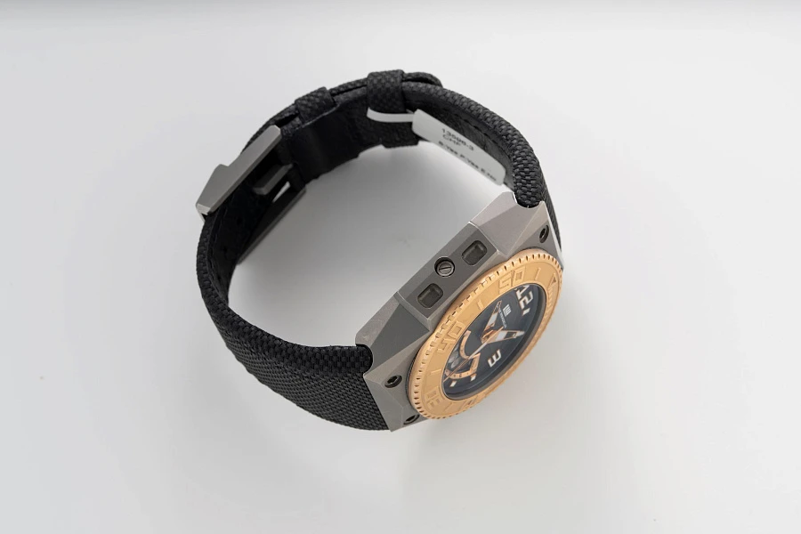 Oktopus Moonphase by Svend Andersen