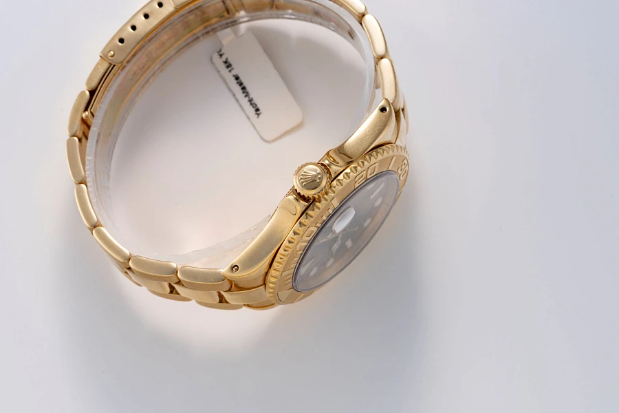 Yacht-Master Ref. 16628 in 18k Yellow Gold with Mother of Pearl Dial