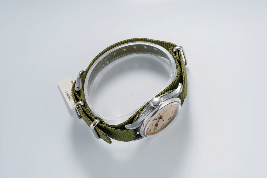 Military Watch Ref. 715 in a Metal Case