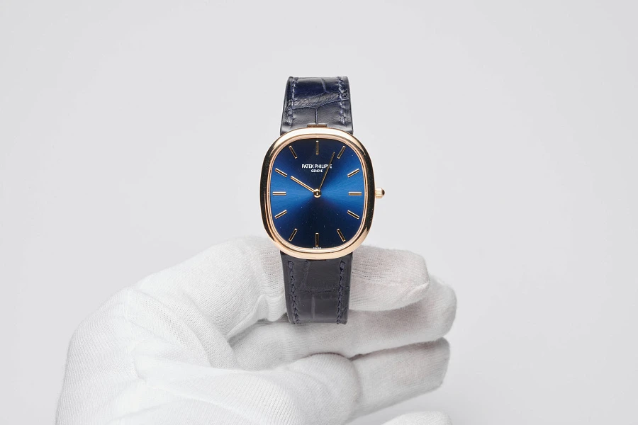 Ellipse with a Gentleman Set