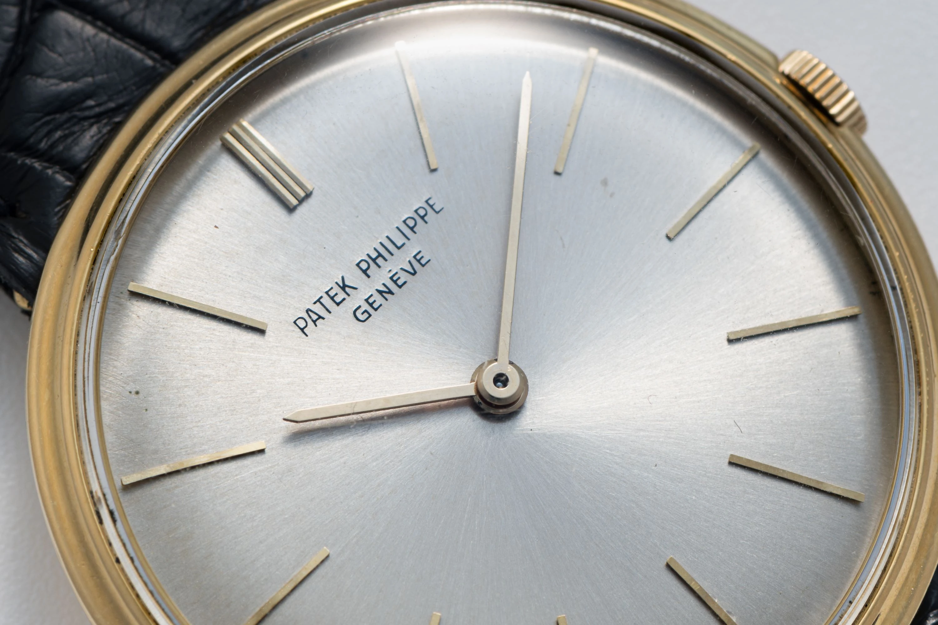 Calatrava Ref. 2591 with Hidden Lugs in 18k Yellow Gold