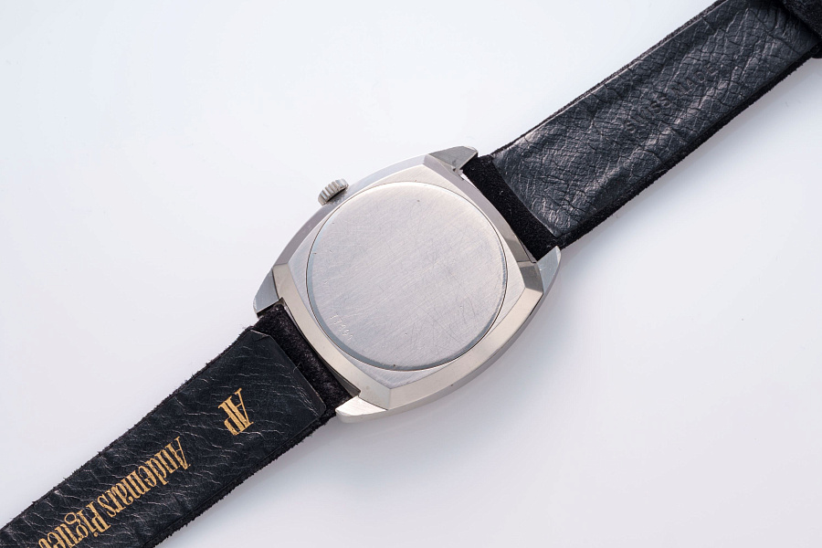 Cushion Case Ref. 5369 in Stainless Steel