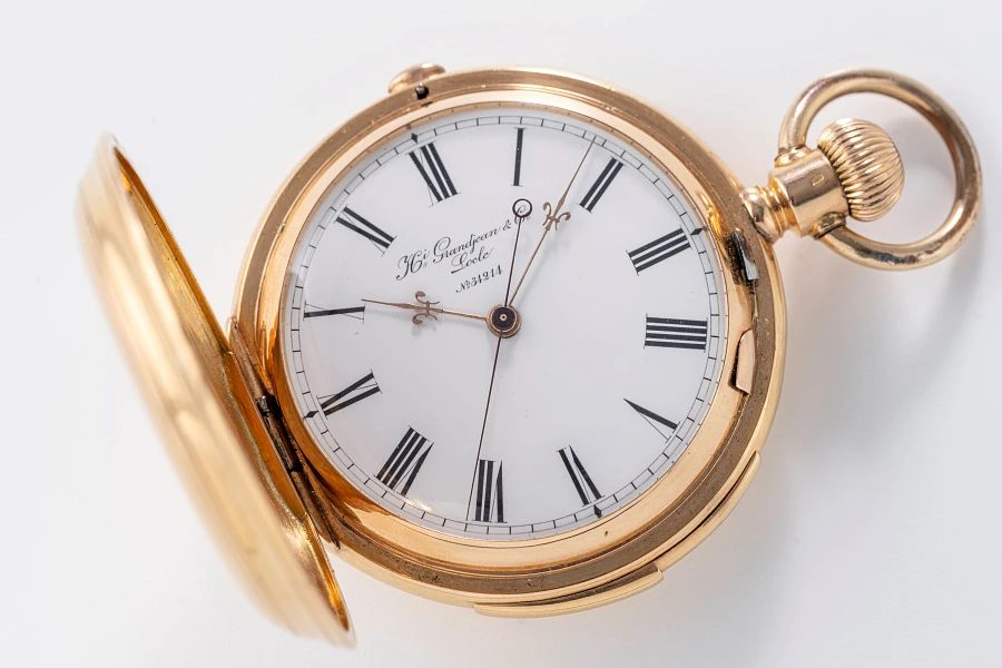 Quarter Repeater with Dead-Beat Seconds on a Louis Audemars Base Caliber in 18k Yellow Gold