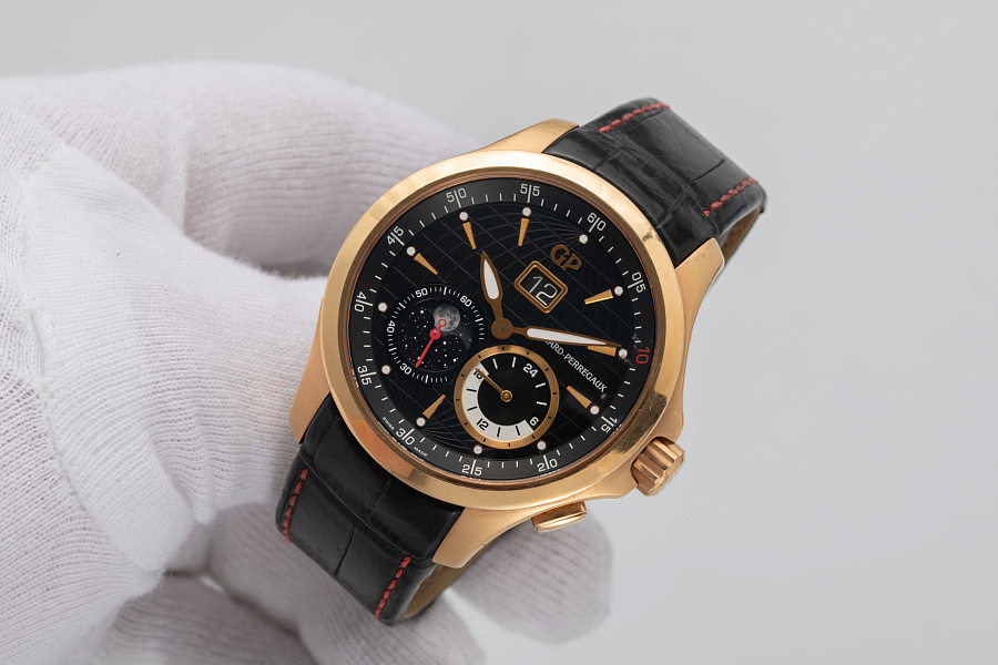 Traveller Large Date Moonphase GMT ‘Tributo a Eusèbio’ Limited Edition