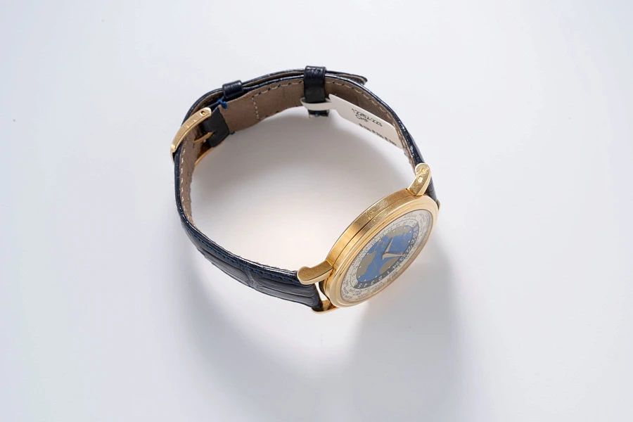 World Time in 18k Yellow Gold