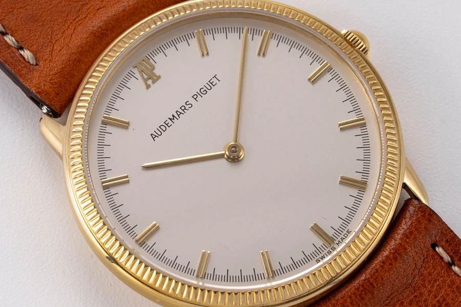 Coin Bezel Quartz Dress Watch in 18k Yellow Gold
