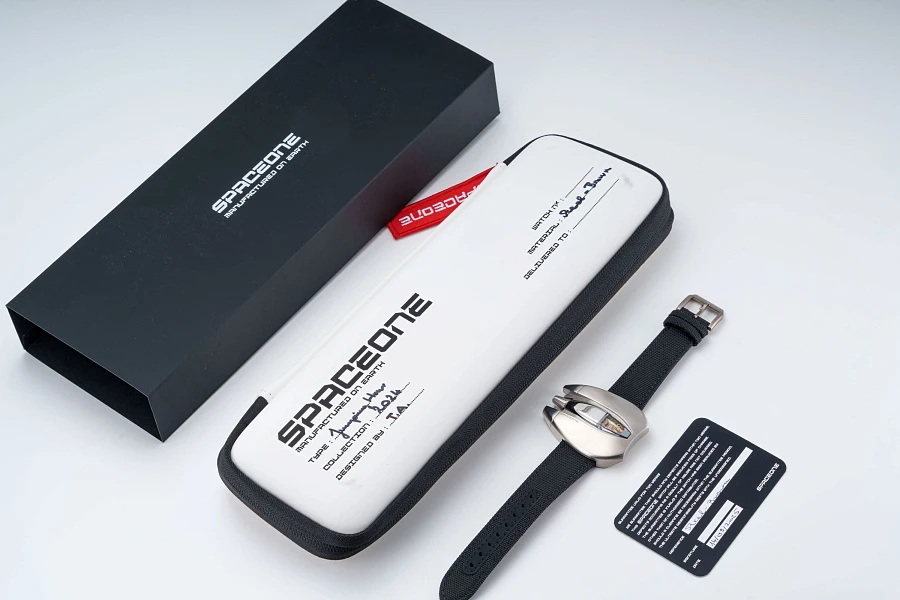 Jumping Hour Limited Edition in Stainless Steel