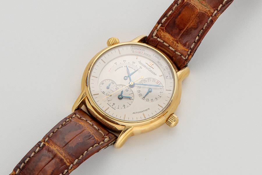 Geographic Ref. 139.1.92 in 18k Yellow Gold
