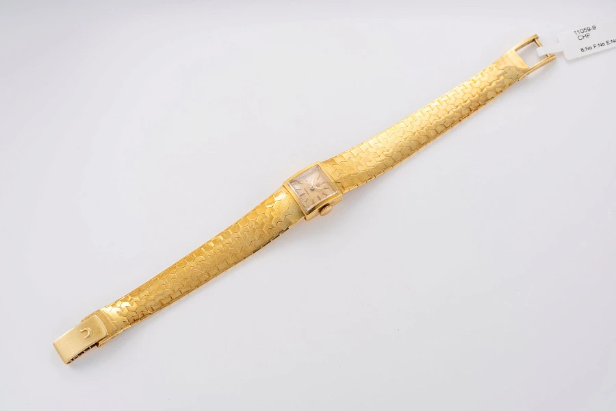 Square Ladies Watch in 18k Yellow Gold