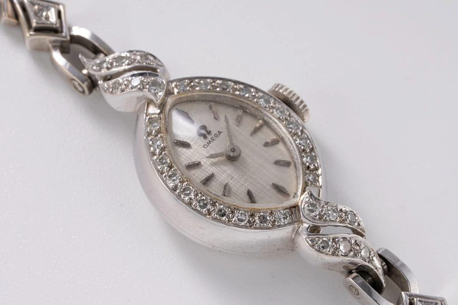 Cocktail Watch Ref. A7515 in 14k White Gold