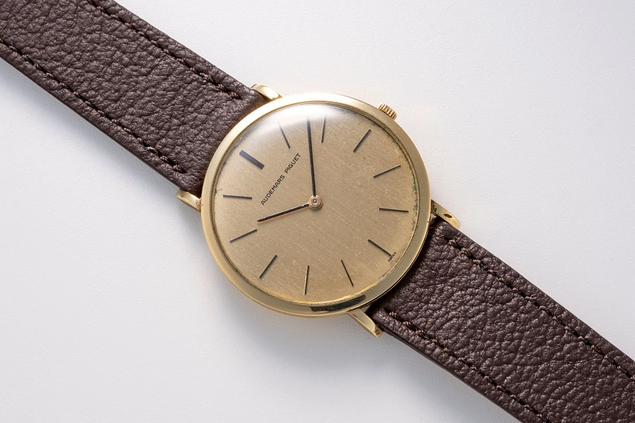 Ultra Thin Dress Watch in 18k Yellow Gold