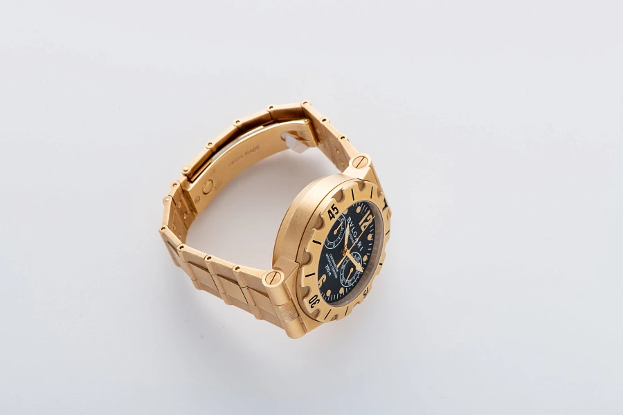 Diagono Scuba Chronograph Ref. SC38G  in 18k Yellow Gold