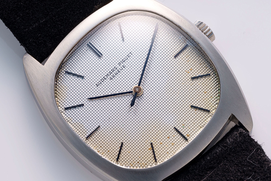 Cushion Case Ref. 5369 in Stainless Steel