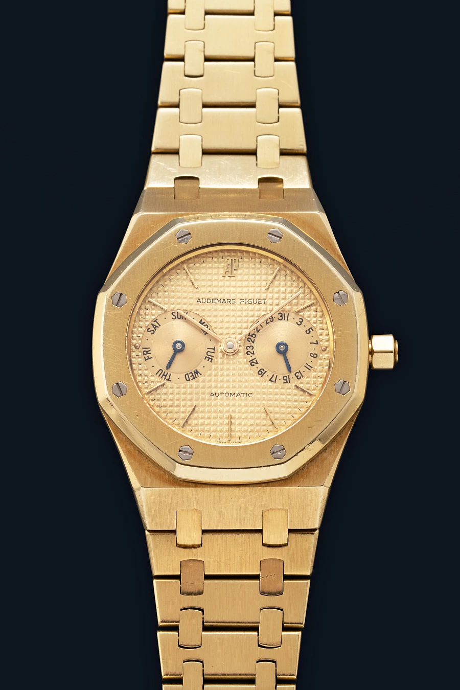 Royal Oak Day Date Ref. 25572BA in 18k Yellow Gold