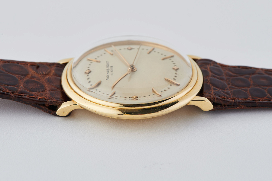 Hand-wound in 18k Yellow Gold with Dial-Reprint