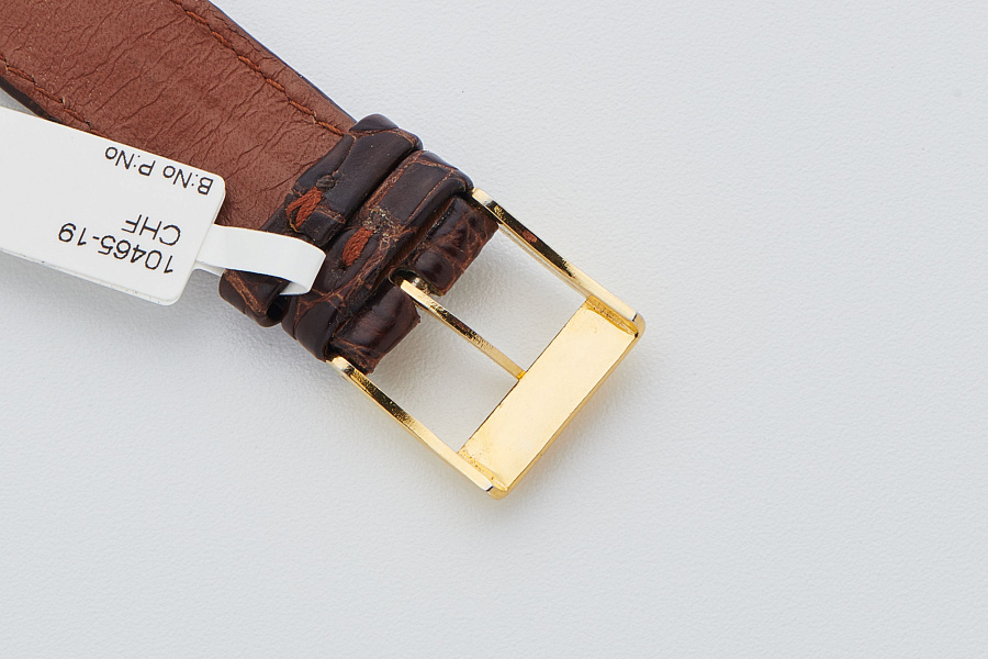 Hand-wound in 18k Yellow Gold with Dial-Reprint