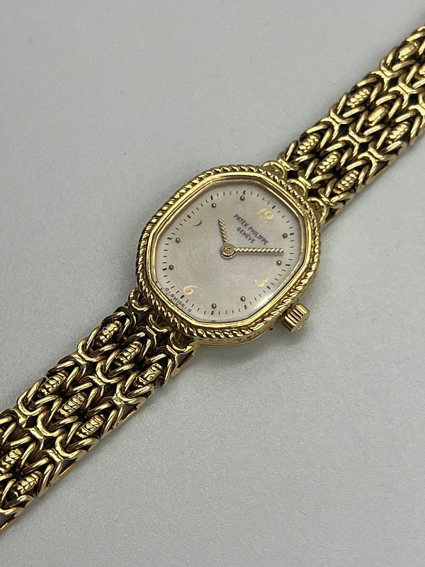 Octagonal Ref. 4581 Vintage Ladies Watch 18k Yellow Gold